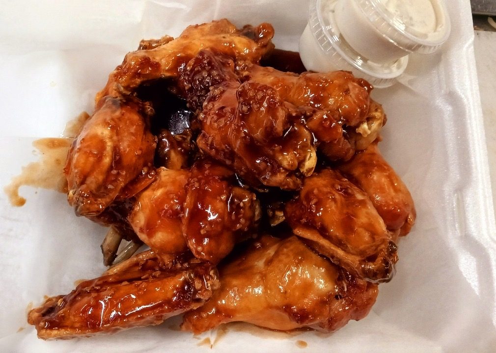 Glazed wings with ranch at Kelly's Keywest